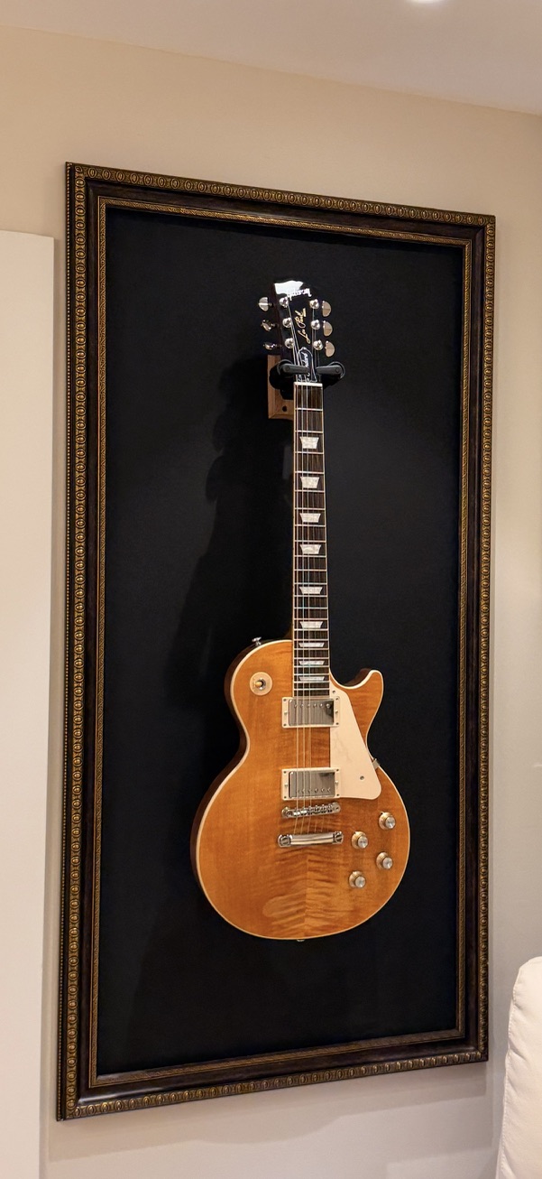 Moshe's Gibson Les Paul Standard '60s in a wall display
